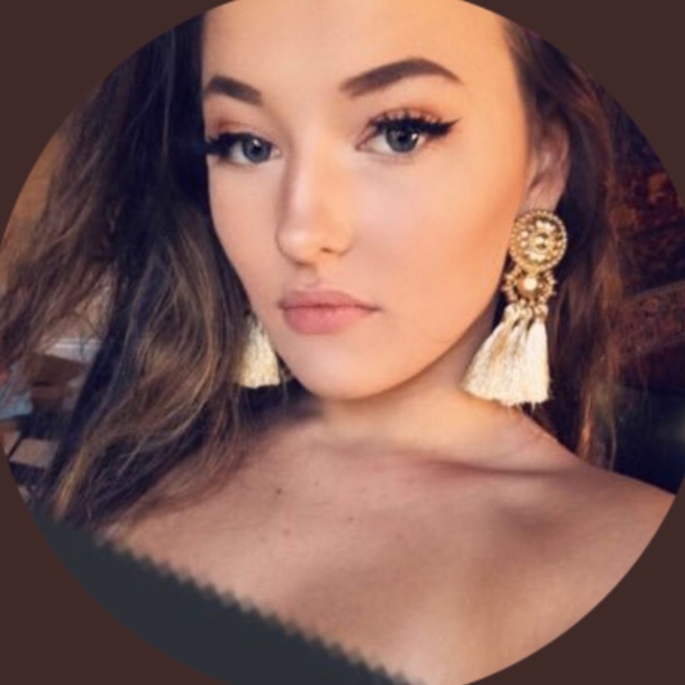 Meet your Posher, Delia